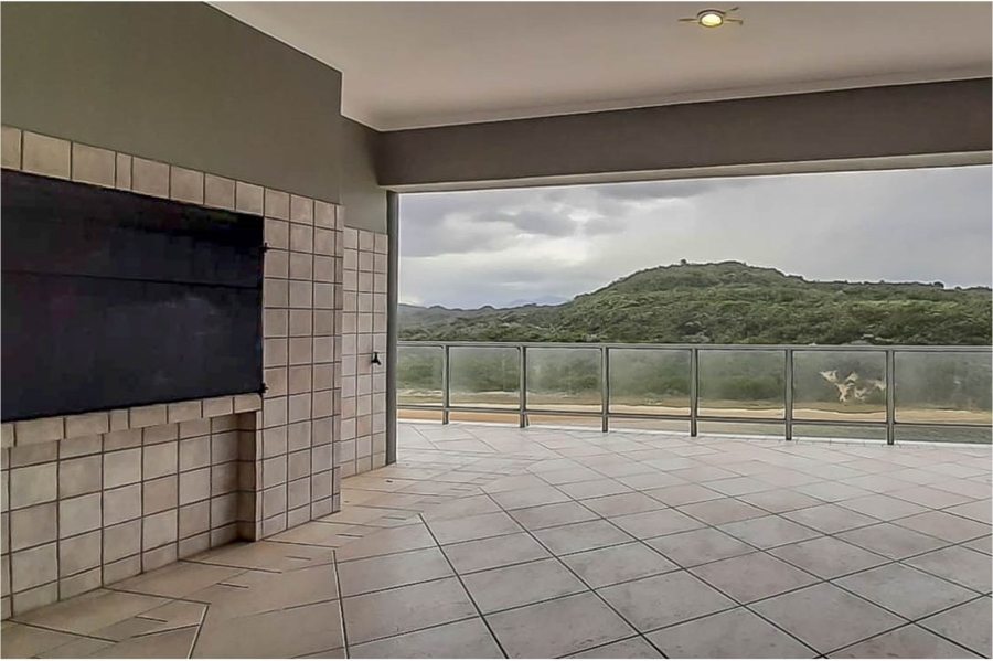 5 Bedroom Property for Sale in Kingfisher Creek Western Cape